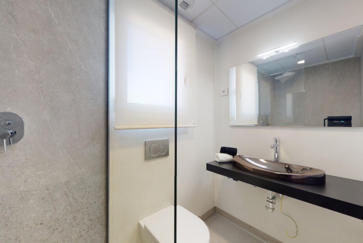 Alicante-Panoramic-bathroom-02-shower-mutxamel-villa