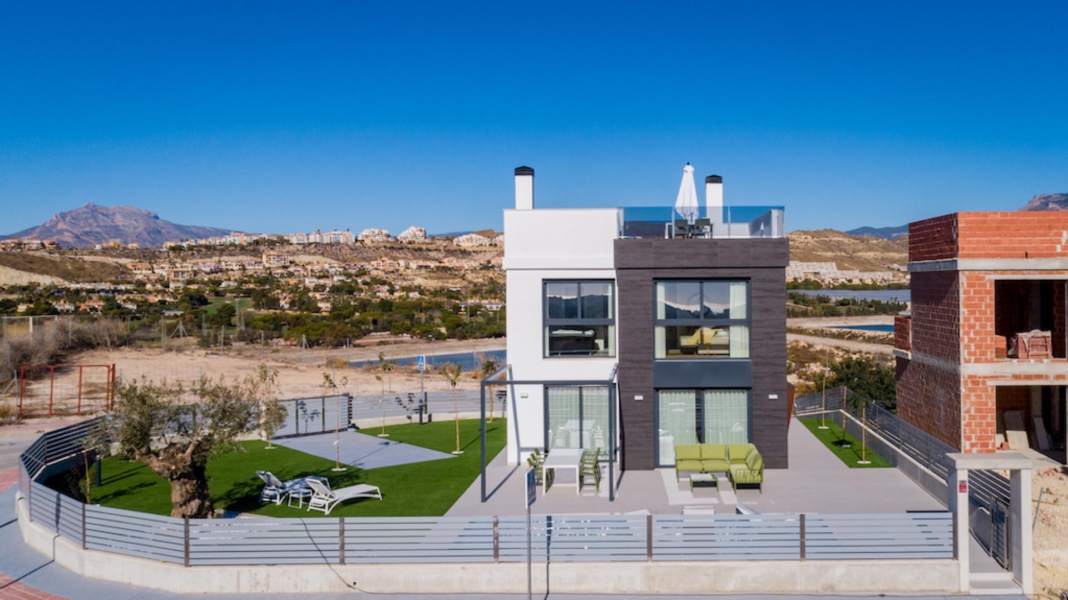 Alicante-Panoramic-villa-03-mutxamel-pool-garden