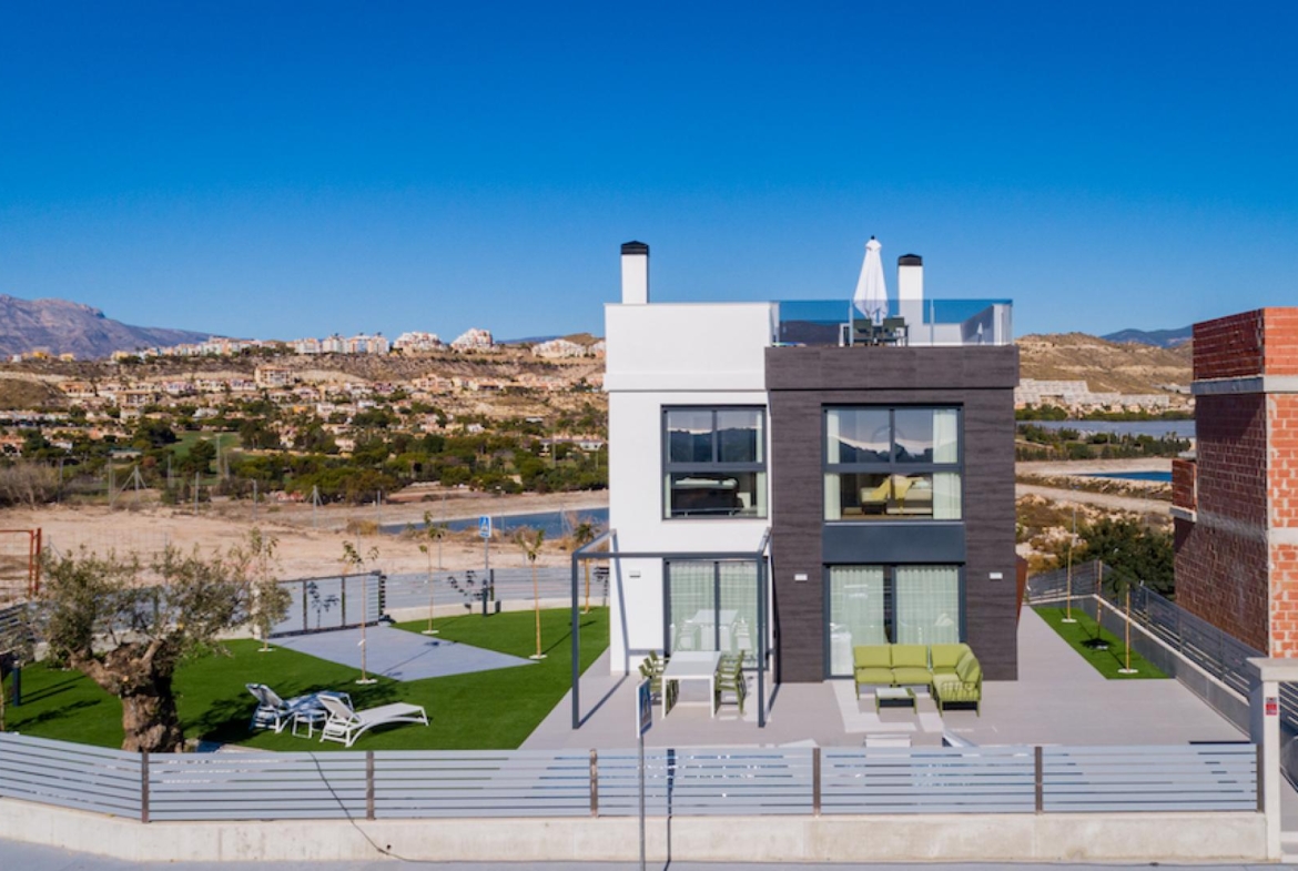 Alicante-Panoramic-villa-03-mutxamel-pool-garden