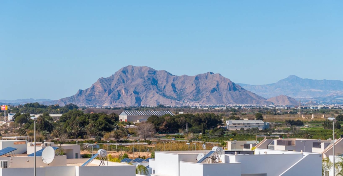 Moma-II-view-benijofar-mountain-suplusnis