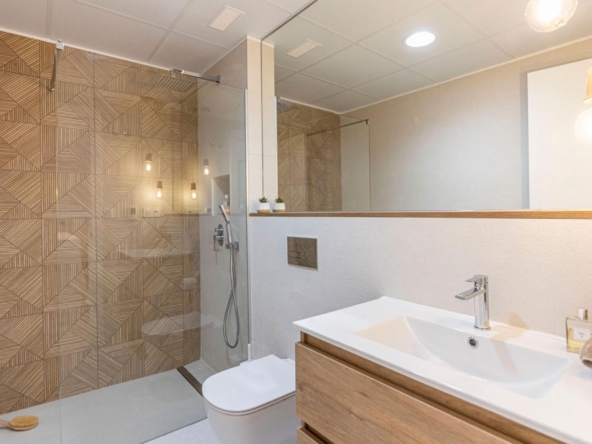 Playamar-XI-bathroom-02-Costa Blanca