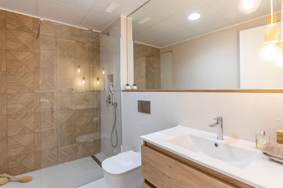 Playamar-XI-bathroom-02-Costa Blanca