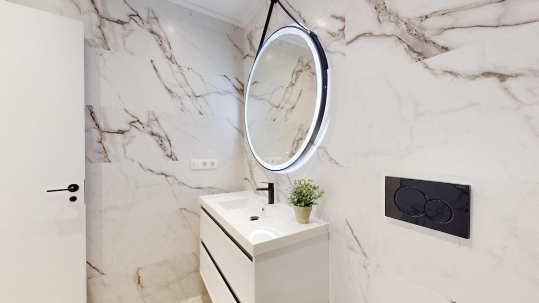 Vista-Azul-XXXVII-bathroom-01-newbuild-apartment-marble