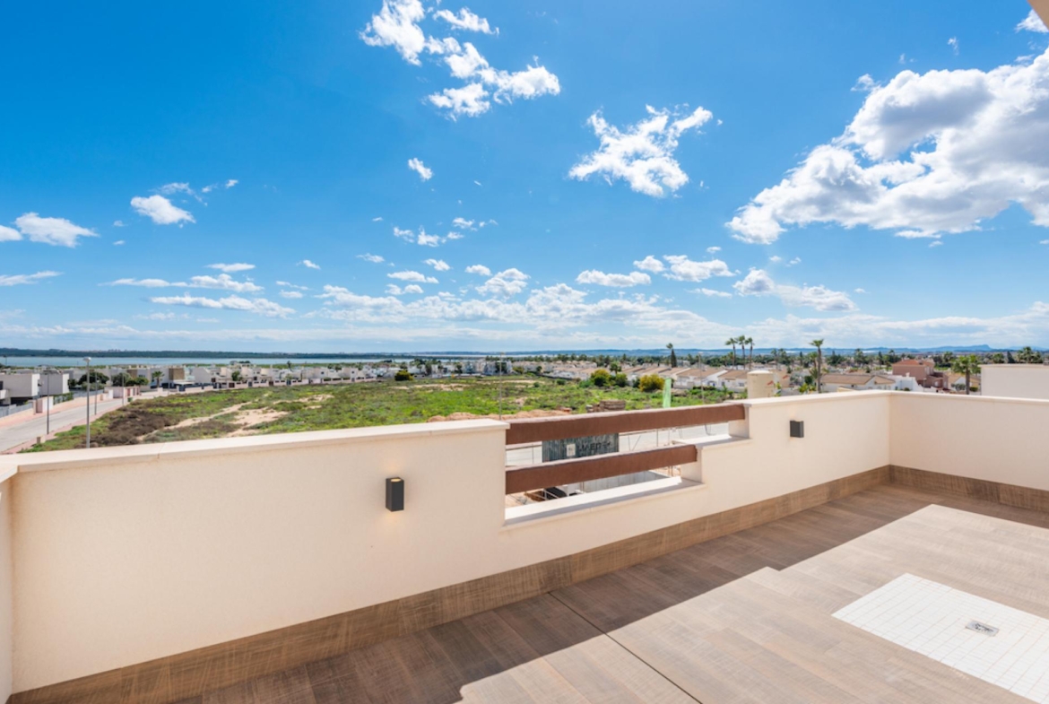 Residencial-Laguna-Azul-Lakeview-suplusnis-villa-costa blanca
