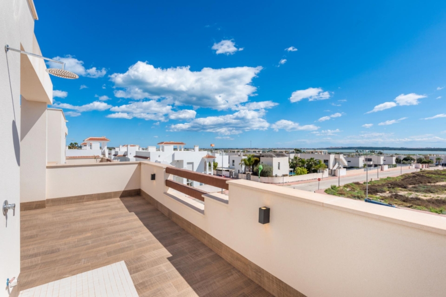 Residencial-Laguna-Azul-Outside-Shower-villa-costa blanca-suplusnis