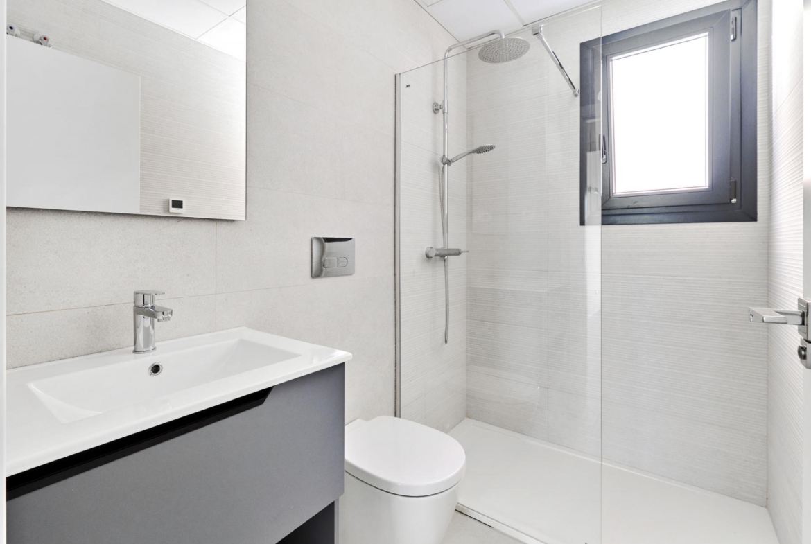 ‎Villa-Amalia-Mediterranean-Gardens-Bathroom-01-apartments-costa blanca-torrevieja