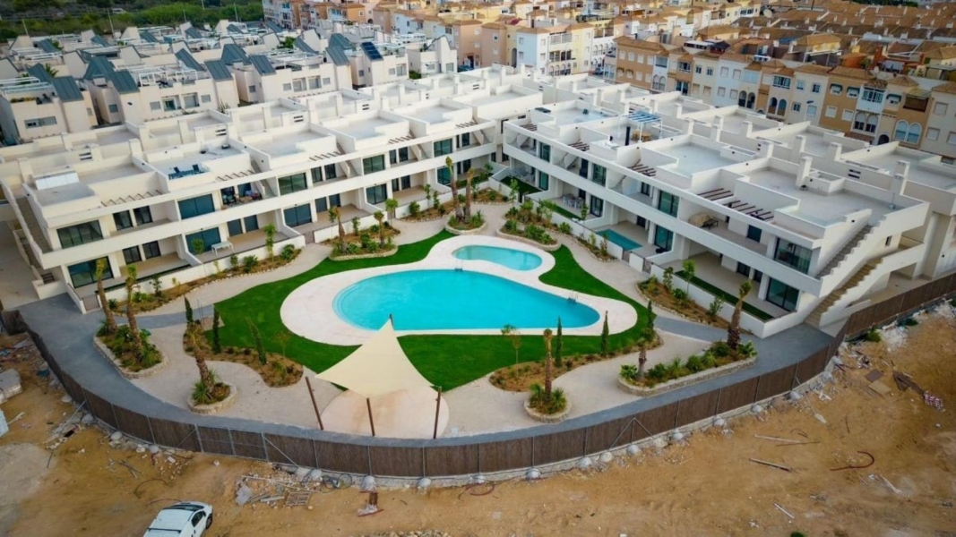 ‎Villa-Amalia-Mediterranean-Gardens-Project-Fase-I-pool-apartment-suplusnis