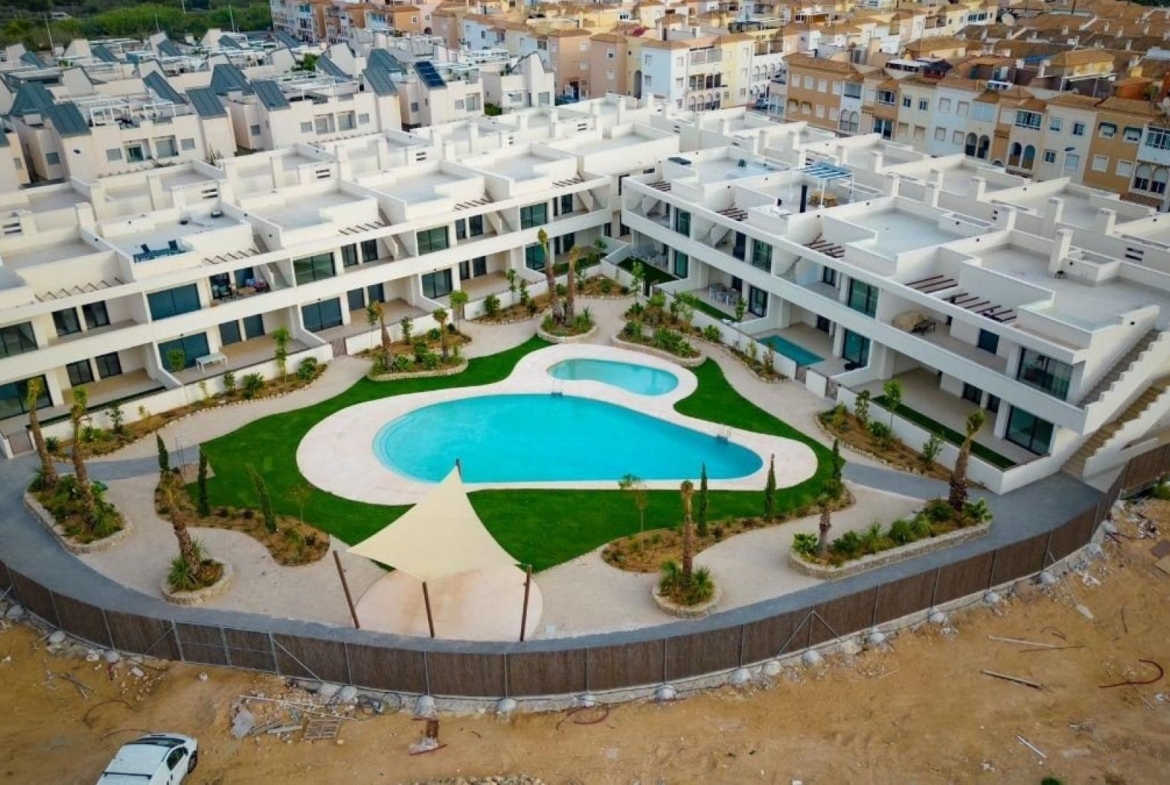 ‎Villa-Amalia-Mediterranean-Gardens-Project-Fase-I-pool-apartment-suplusnis
