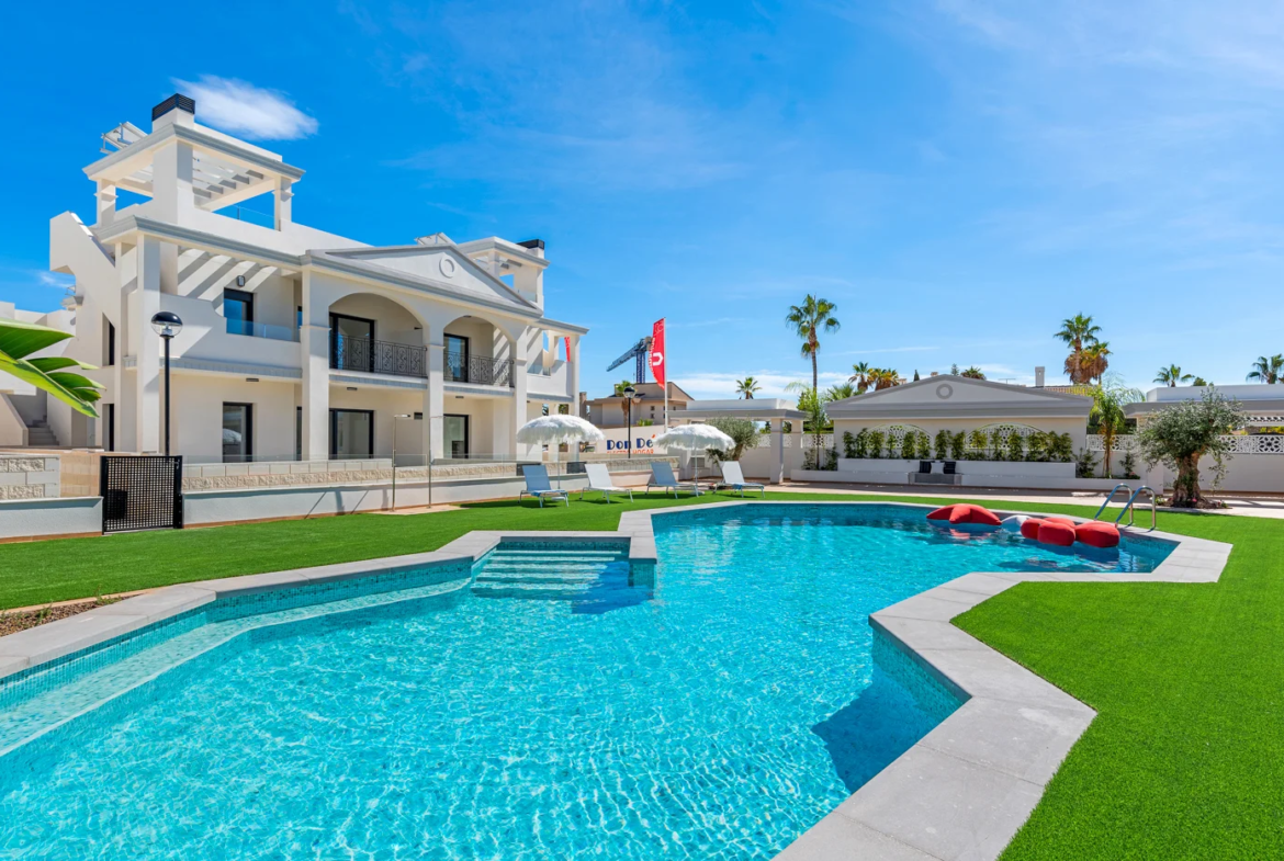 Adhara-pool-Costa Blanca