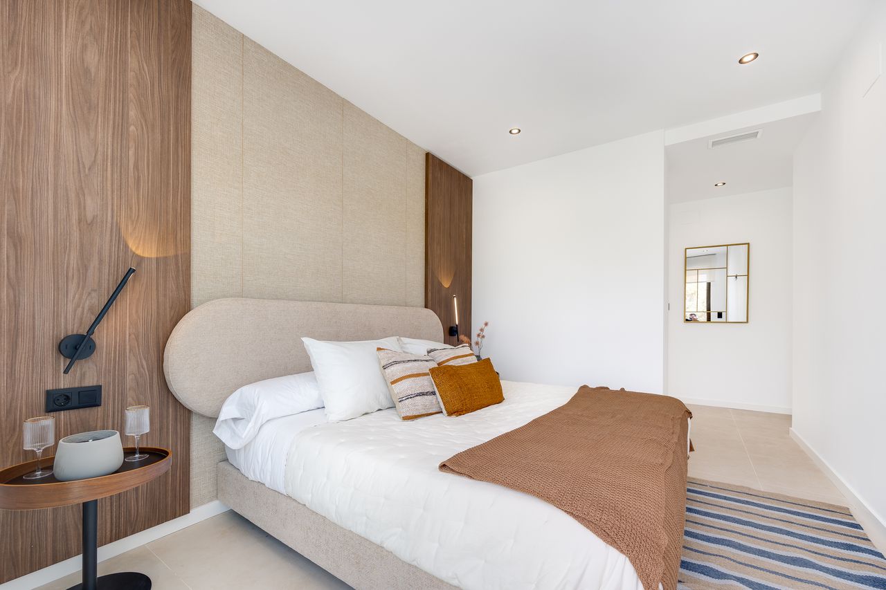 Velapi Golf Villa - Bedroom04