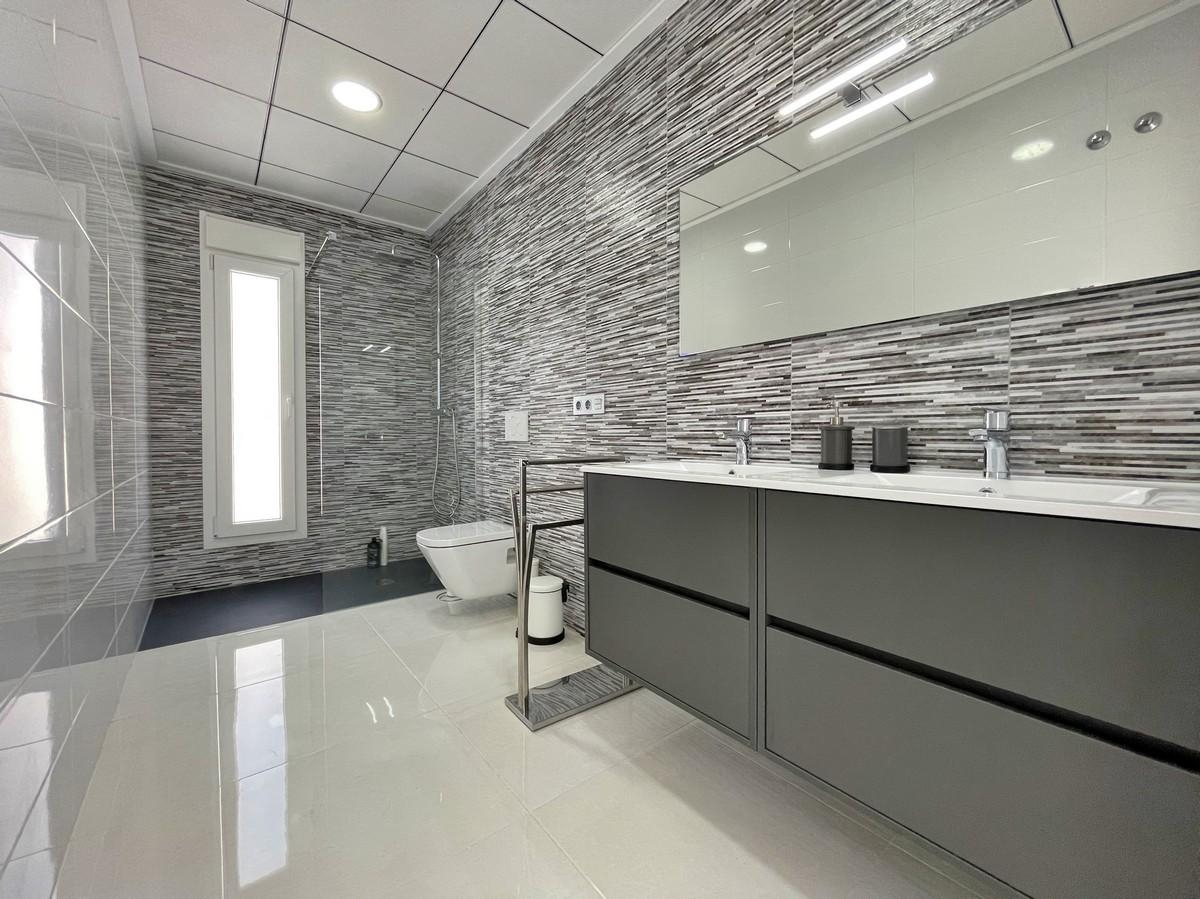 Rojales Villas - Bathroom