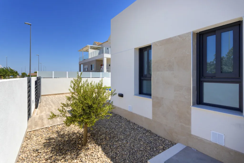 Nueva Daya Villa