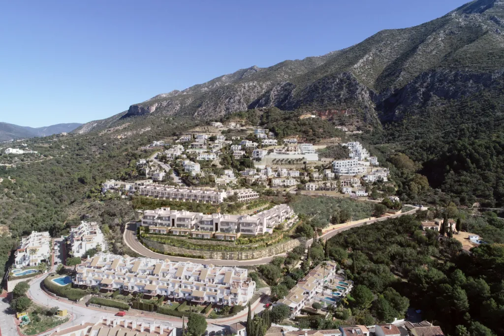 ALMAZARA VIEWS